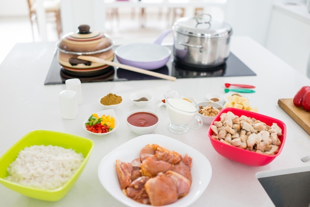 Verschillende soorten ingrediënten voor het maken van lunch