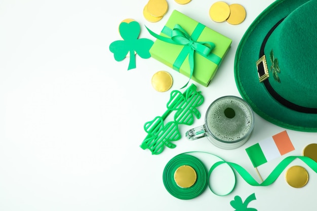 Verschillende StPatricks Day-accessoires ruimte voor tekst