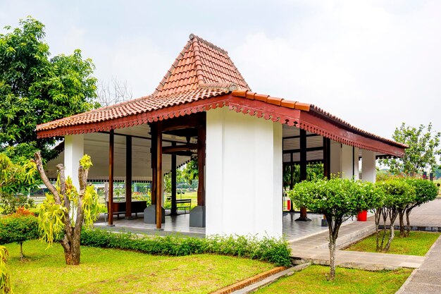 Verschillende traditionele huizen in Indonesië Indonesische traditionele huizen