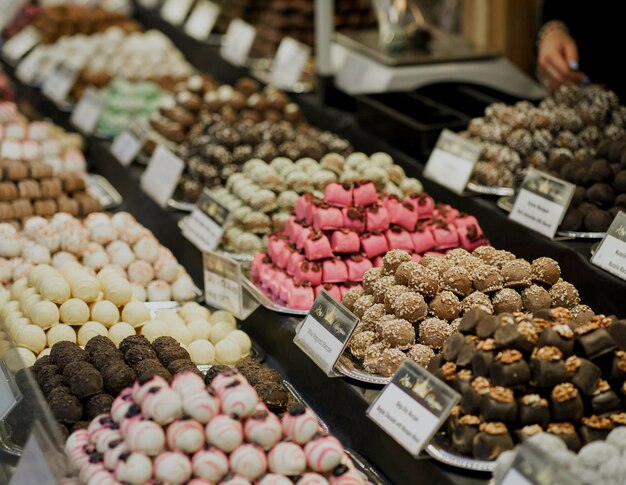 Verschillende vruchten voor verkoop op de markt