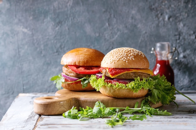 Verschillende zelfgemaakte hamburgers