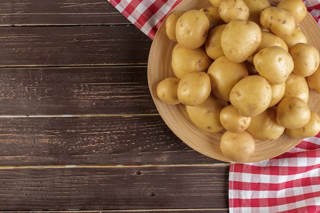 Verse Aardappelen Op Het Hout