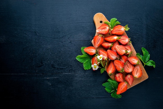 Verse aardbeien gezonde voeding op houten achtergrond bovenaanzicht vrije ruimte