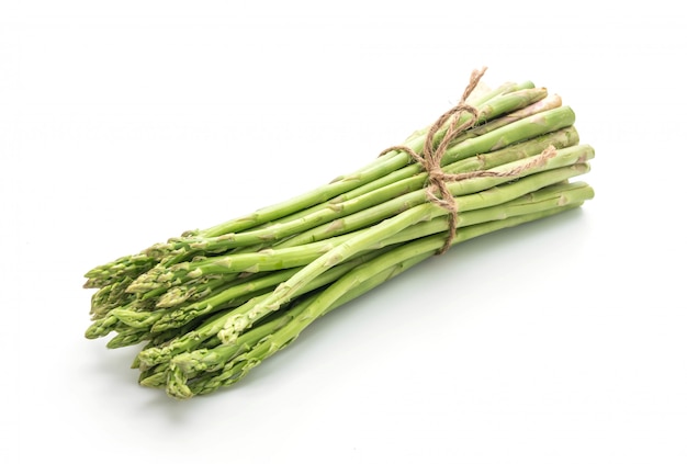 verse asperges geïsoleerd op wit