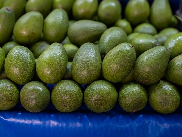 Verse avocado op lokale markt