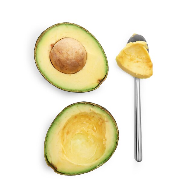 Foto verse avocado op witte achtergrond