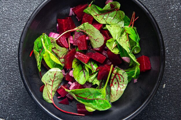 Verse bietensalade rode biet ui sla klaar om te eten portie dieet gezonde maaltijd voedsel dieet snack