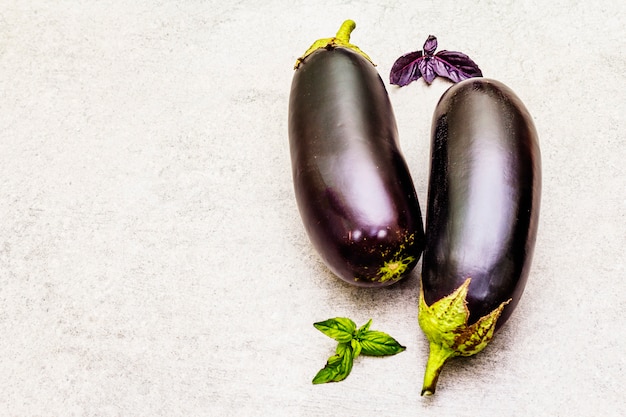 Foto verse biologische aubergines