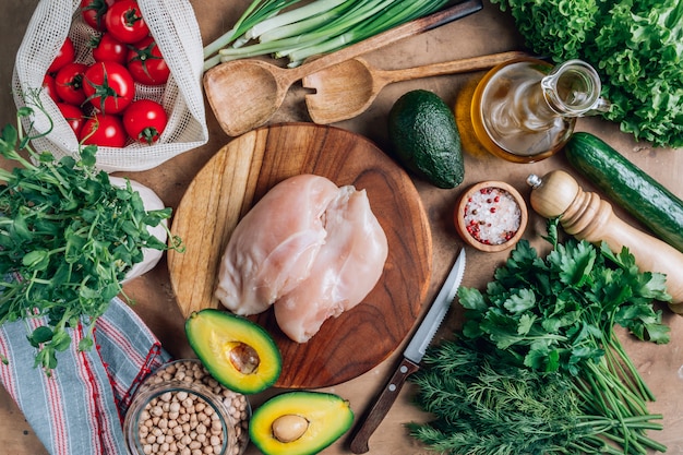 Verse biologische ingrediënten voor gezond koken of salade maken