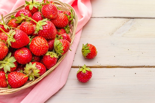 Verse biologische rijpe aardbeien