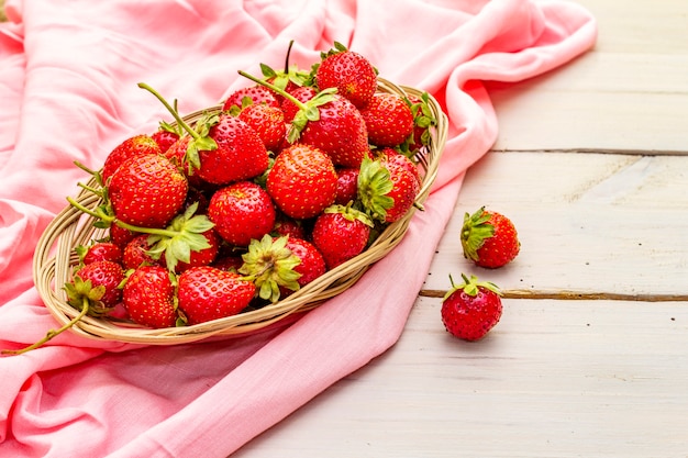 Verse biologische rijpe aardbeien