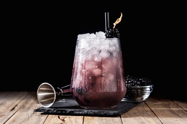 Verse bramencocktail met ijsblokjes