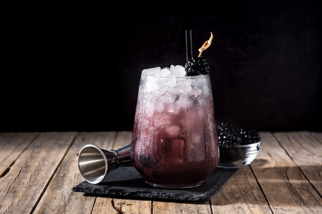 Verse bramencocktail met ijsblokjes