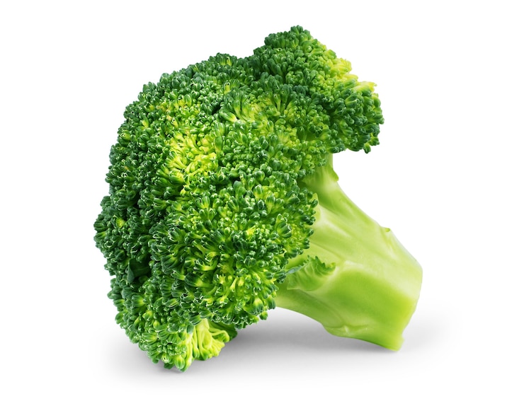 Foto verse broccoli geïsoleerd op witte achtergrond