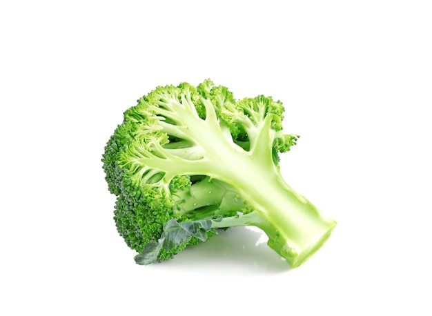 Verse broccoli groente geïsoleerd op witte achtergrond