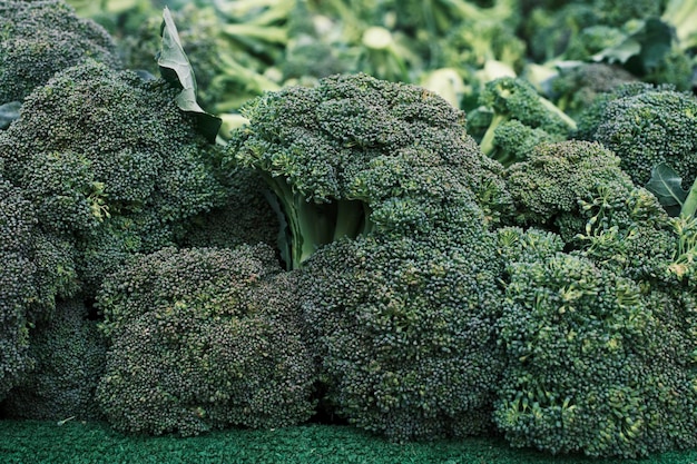 Verse broccoli op de markt