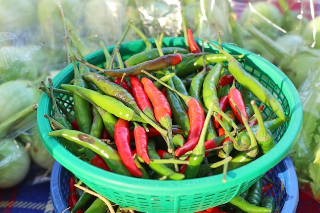 Verse chili op de markt