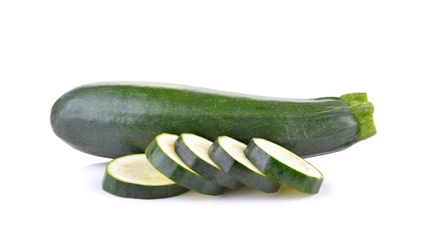 Verse courgette op wit