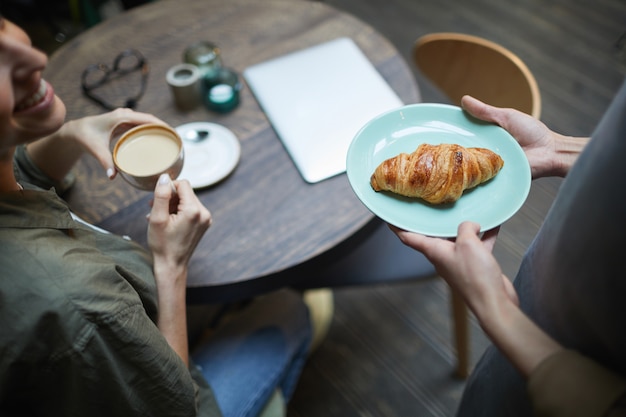 Verse croissants in Cafe