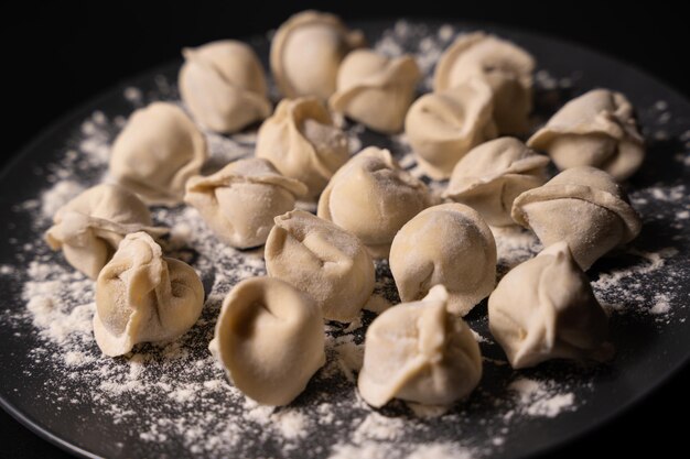 Verse dumplings op een bord