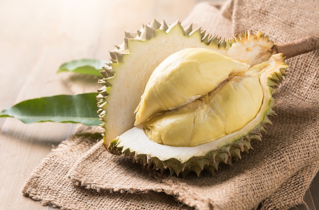 verse durian op zak, koning van fruit