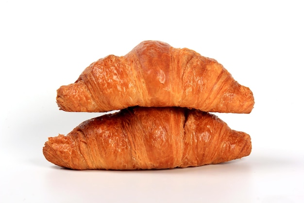 Verse Franse croissant op een witte achtergrond