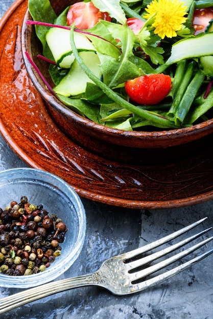 Verse gemengde groene salade