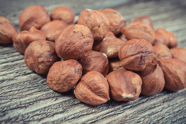 Verse gezonde hazelnoten met vitaminen en mineralen Voedzaam eten