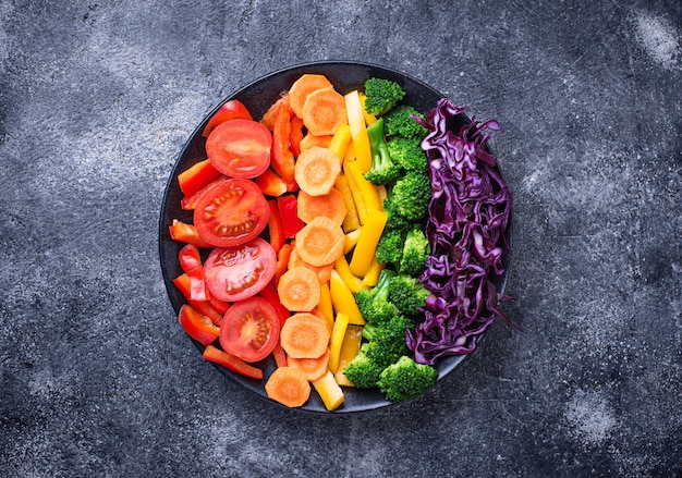 Verse gezonde vegetarische regenboogsalade