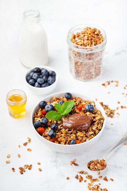 Verse granola met chocolade hazelnootpasta