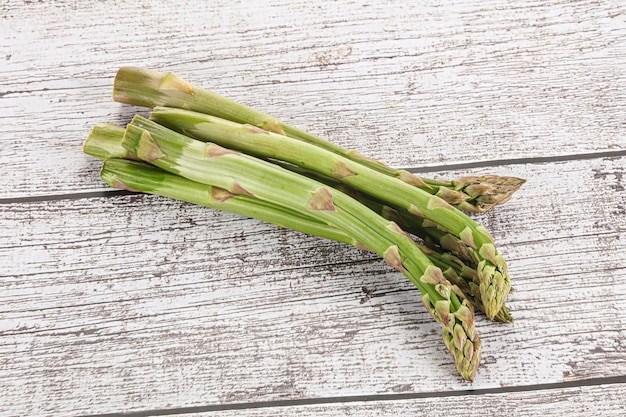 Verse groene asparagus veganistische keuken