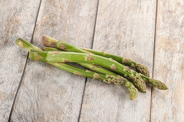 Verse groene asparagus veganistische keuken