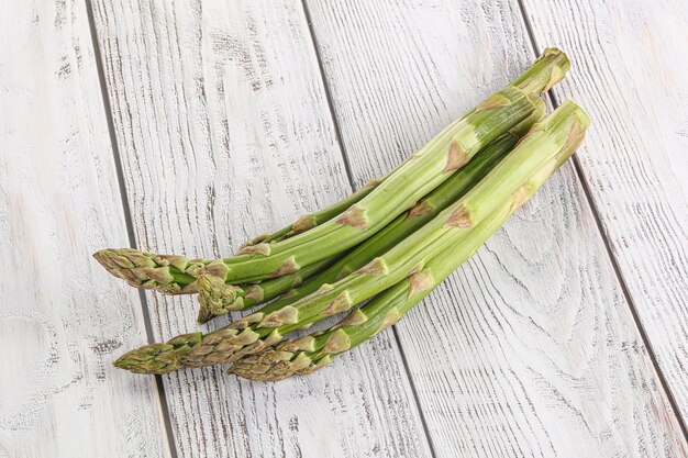 Verse groene asparagus veganistische keuken