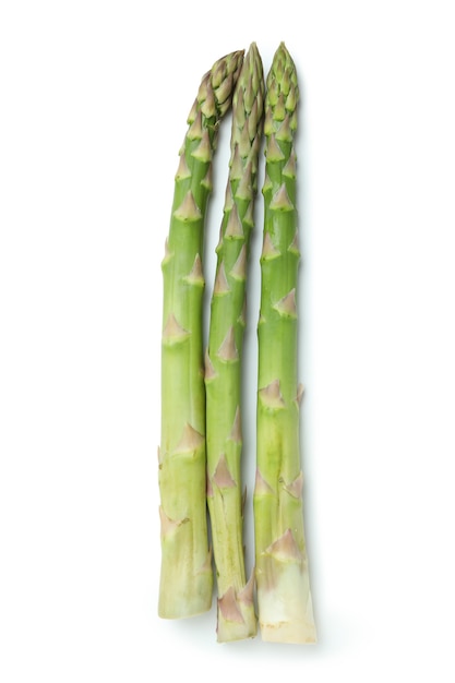 Verse groene asperges geïsoleerd op wit