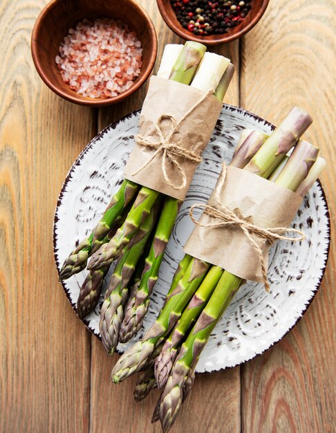 Verse groene asperges