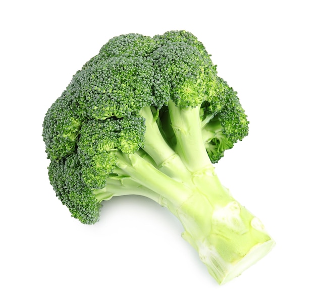 Verse groene broccoli op witte achtergrond Biologisch voedsel