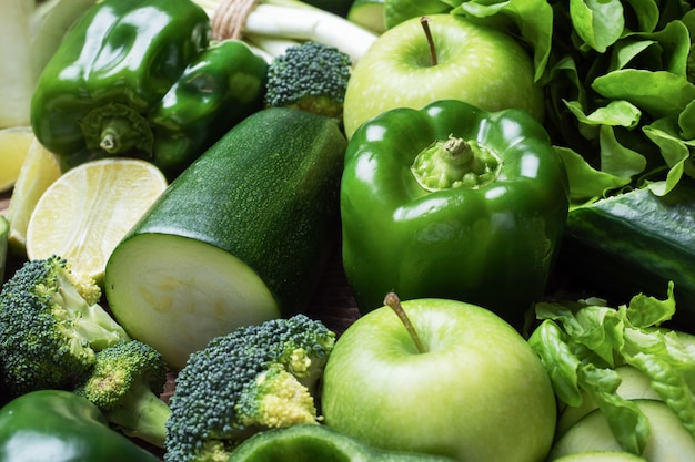 Verse groene groenten en kruiden
