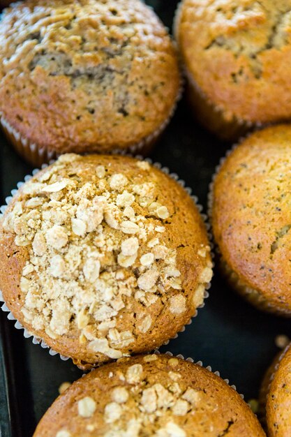 Verse grote muffins van de plaatselijke bakker.