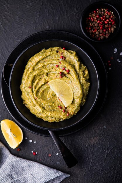 Verse guacamole. Thuis koken. Gezond eten.