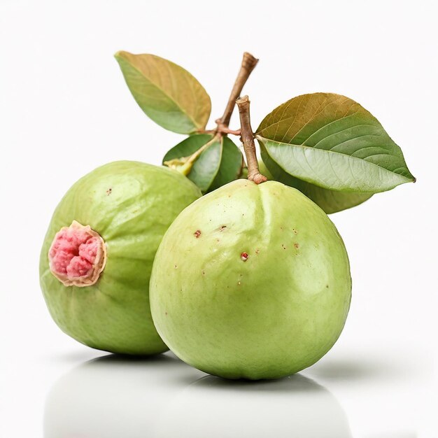 Verse guava's op een witte achtergrond