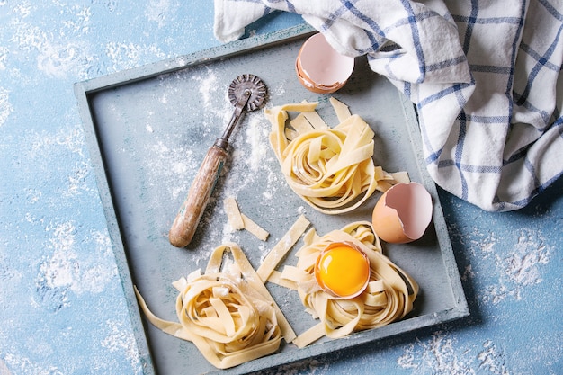 Verse huisgemaakte pasta tagliatelle