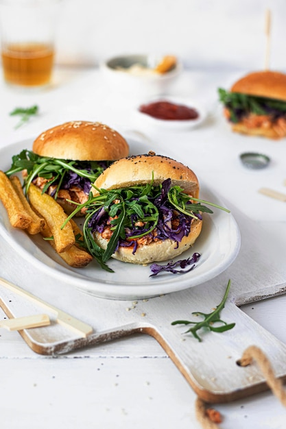 Verse huisgemaakte pulled chicken burgers