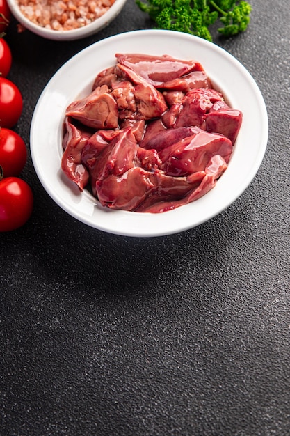 verse kippenlever rauw slachtafval maaltijd eten snack op tafel kopie ruimte voedsel achtergrond rustiek