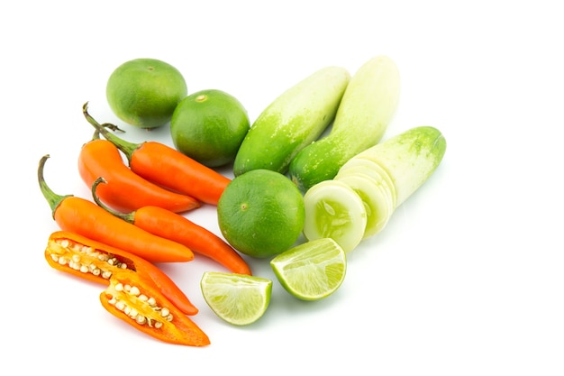 Verse kruiden en specerijen (chili, citroen, komkommer)