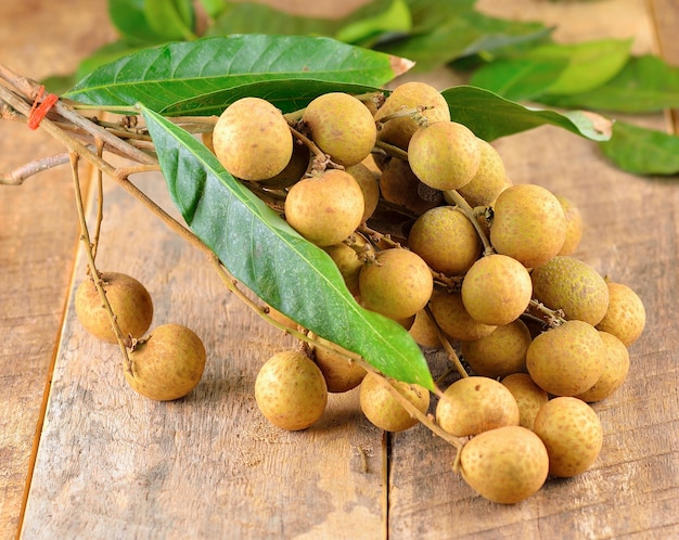 Verse longan op hout