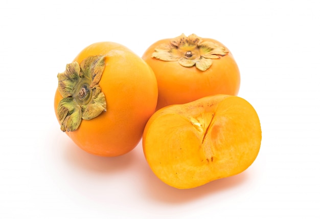 verse persimmon op witte achtergrond