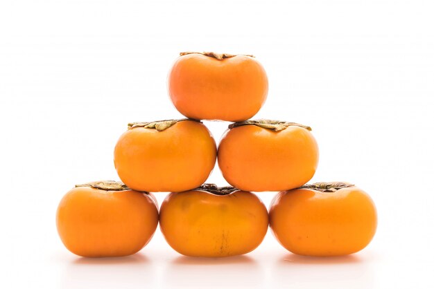 verse persimmon op witte achtergrond