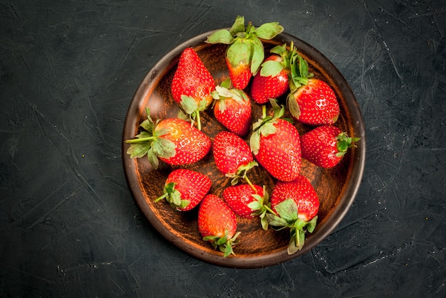 Verse rauwe biologische zelfgemaakte aardbei