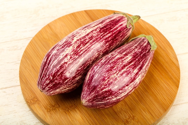 Verse rijpe aubergine