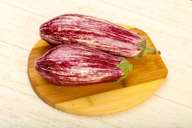 Verse rijpe aubergine